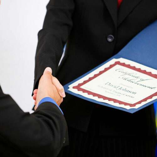 5 benefits of employee recognition awards