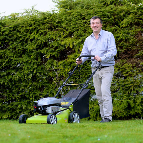 A comprehensive guide to choosing efficient and reliable lawn care services