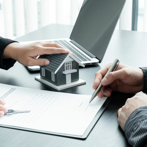 Factors to consider before hiring a real estate lawyer