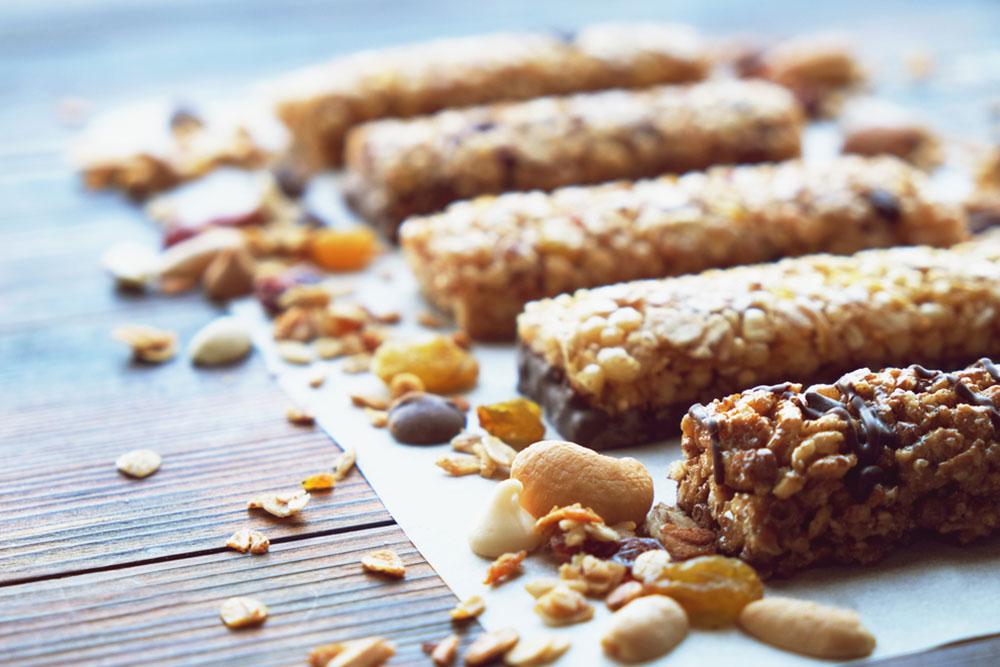 Reasons why you should snack on healthy bars