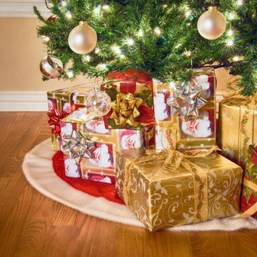 Tips for buying the right Christmas tree skirt