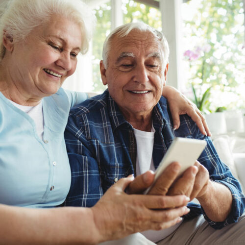 Reasons to consider TracFone Wireless cell phone for seniors